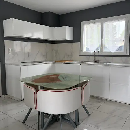 Hébergement de vacances Maison 3 Piscine Partagée *