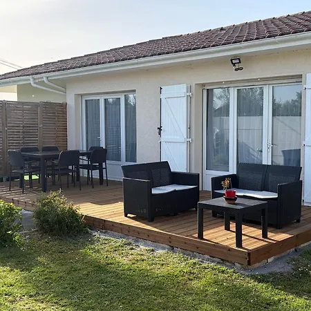 Hébergement de vacances Maison 3 Piscine Partagée *